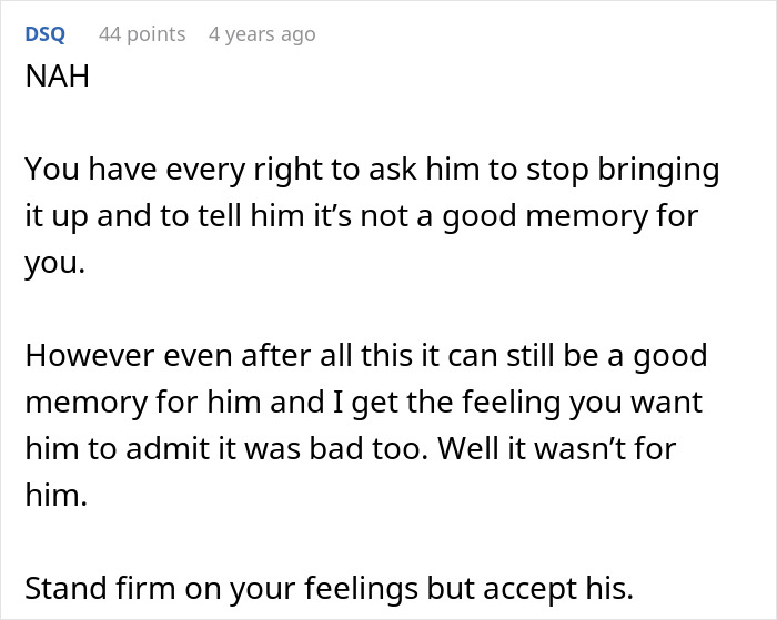 Text from an online forum discussing a selfish dad demanding apology from daughter after ruining her Christmas memory.