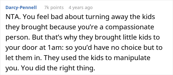 Reddit comment discussing family trying to surprise man on Christmas at 1 a.m. and getting kicked out instead.