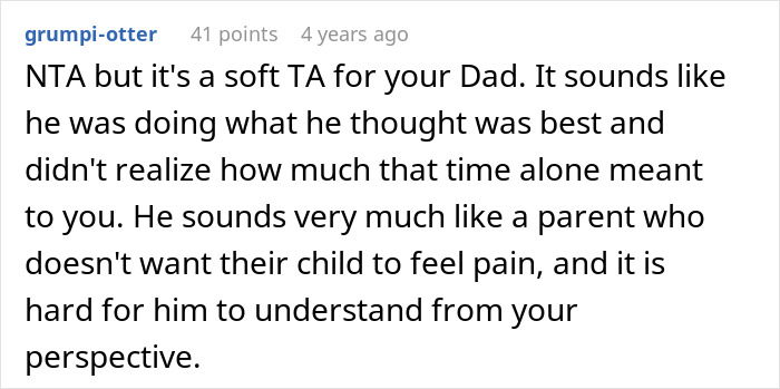 Comment text discussing a selfish dad demanding apology from daughter after ruining her Christmas memory in a family context.