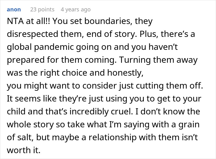 Comment thread discussing family setting boundaries after being kicked out when trying to surprise man on Christmas at 1 A.M. Comment thread discussing family setting boundaries after being kicked out when trying to surprise man on Christmas at 1 A.M.