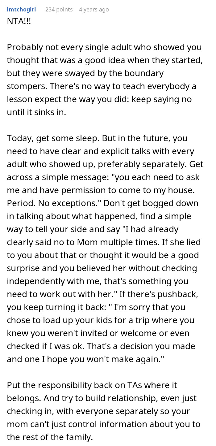 Screenshot of a Reddit comment discussing family conflict after a surprise Christmas visit late at night. Screenshot of a Reddit comment discussing family conflict after a surprise Christmas visit late at night.
