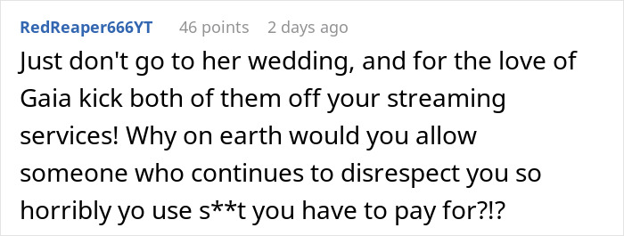 Screenshot of an online comment criticizing a woman for giving her brother a papaya as a birthday gift and calling him cheap. Screenshot of an online comment criticizing a woman for giving her brother a papaya as a birthday gift and calling him cheap.