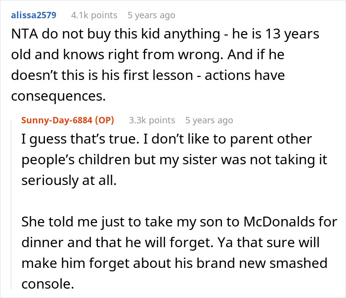Reddit comments discussing a woman who took back her nephew’s Christmas gift after his bad behavior.