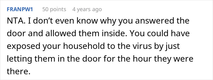 Screenshot of an online comment discussing a family surprise visit at 1 a.m. on Christmas that leads to conflict. Screenshot of an online comment discussing a family surprise visit at 1 a.m. on Christmas that leads to conflict.