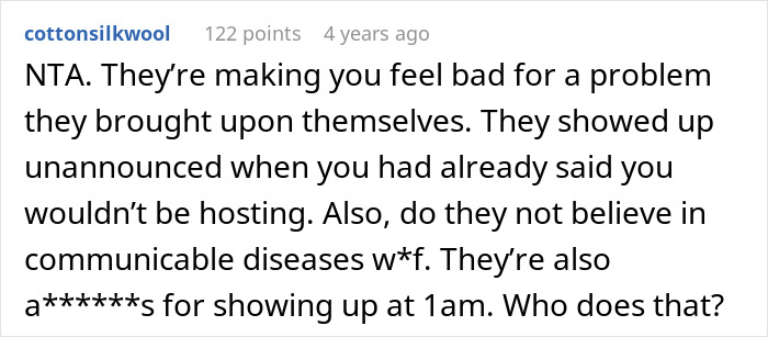 Reddit comment criticizing family for arriving unannounced at 1 a.m., relating to family surprise and Christmas conflict. Reddit comment criticizing family for arriving unannounced at 1 a.m., relating to family surprise and Christmas conflict.