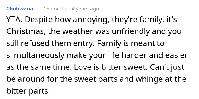 Text comment on a forum discussing family conflicts during Christmas and refusing entry despite unfriendly weather. Text comment on a forum discussing family conflicts during Christmas and refusing entry despite unfriendly weather.