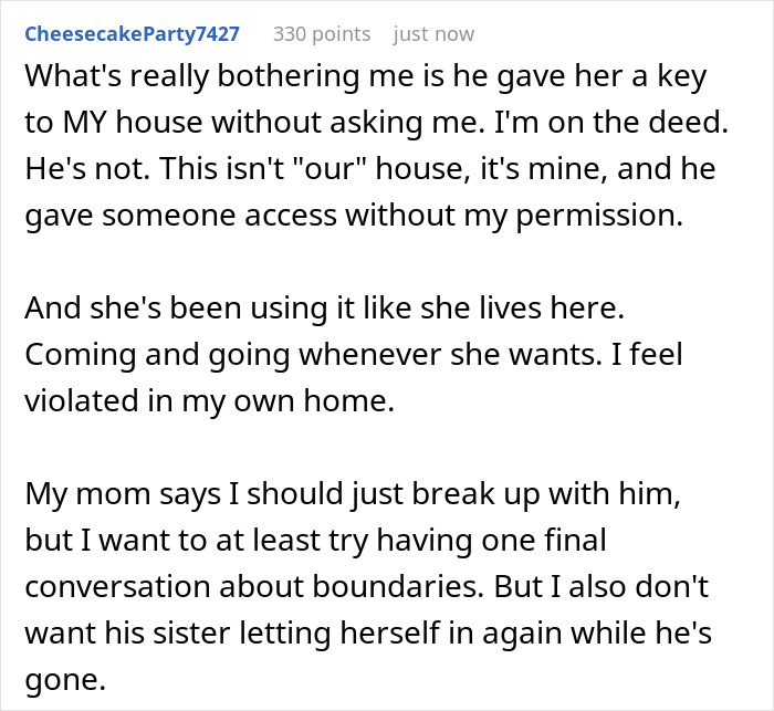 User upset as guy secretly gives sister a key to girlfriend’s house, causing boundary and trust issues.