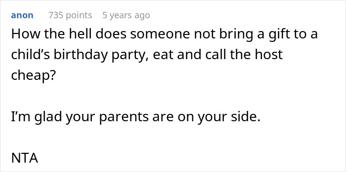 Comment criticizing someone for not bringing a gift to a child's birthday, supporting grieving dad's effort.