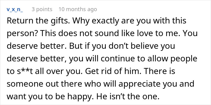 Screenshot of a Reddit comment advising a woman about her relationship issues involving gifts and spending Christmas with boyfriend&rsquo;s kids.