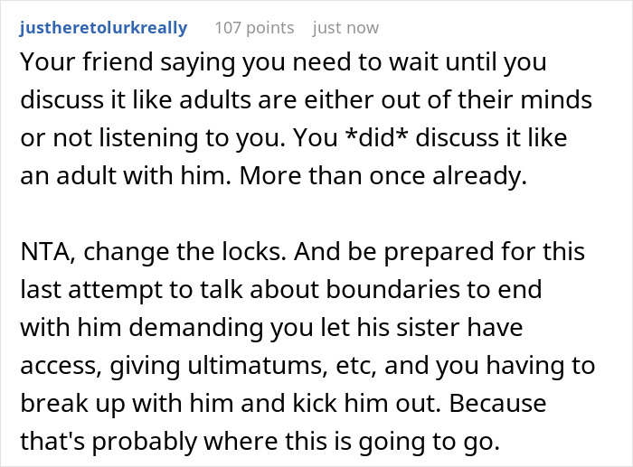 Text post discussing a guy secretly giving his sister a key to his girlfriend’s house causing anger and boundary issues.
