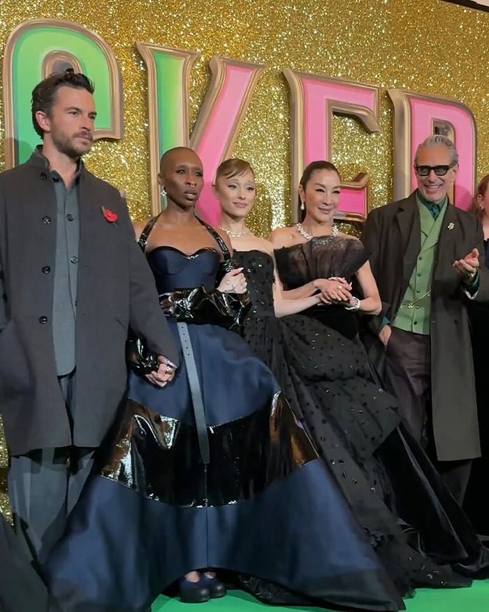 Group of people posing in elegant outfits at an event, highlighting concerns over Ariana Grande’s transformation surgery. Group of people posing in elegant outfits at an event, highlighting concerns over Ariana Grande’s transformation surgery.