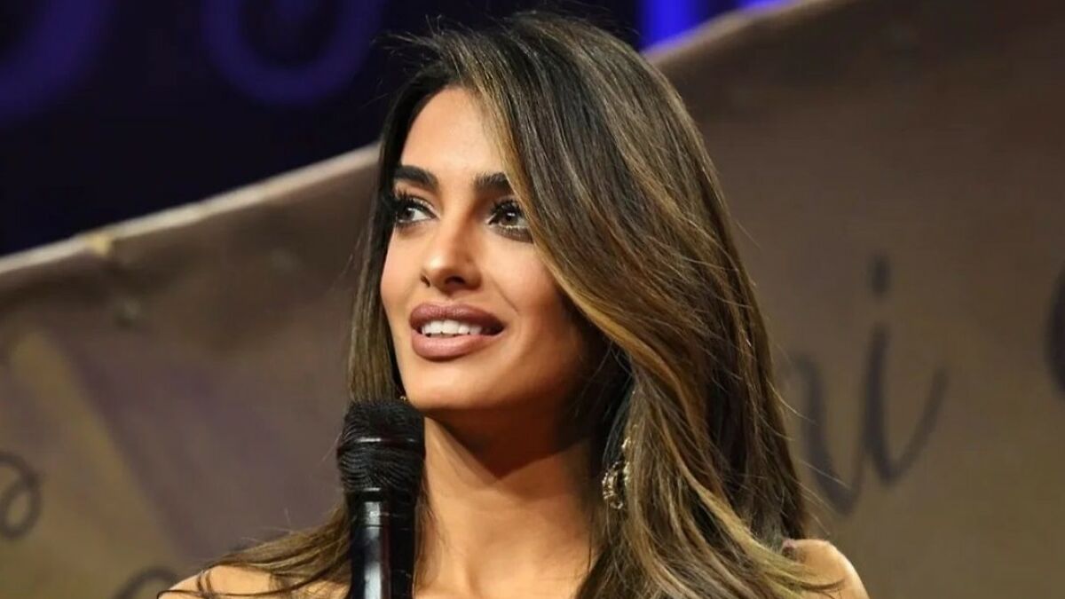 Amal Clooney speaking at an event, highlighting a major Photoshop blunder involving Vogueu2019s editing choices.