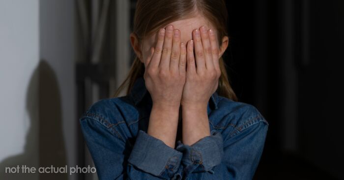 Entitled Parents Go On A Haunted Hayride, Make Their Scared Kids A Stranger’s Problem