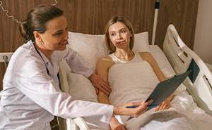 Karen Expects ER To Change Rules For Her As She Wants To Eat, Calls Police, Gets A Reality Check