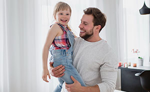 Woman Says Nope To Babysitting Fiancé’s Daughter While He Goes Hunting, He Has A Total Meltdown