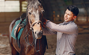 Guy Endures Girlfriend’s Dad’s Job Jabs For Ages, One Salary Reveal Later And The Laughing Stops