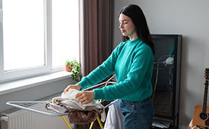 Folks Shocked By Couple’s Blatant Favoritism Towards Elder Daughter, Show Them How Unfair They Are