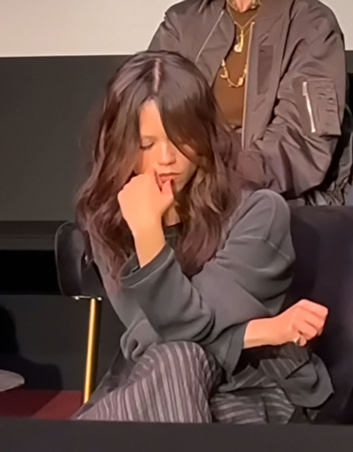 Jenna Ortega looking pensive and silent at Wednesday cast event, sparking concern over her behavior and silence in her eyes. Jenna Ortega looking pensive and silent at Wednesday cast event, sparking concern over her behavior and silence in her eyes.