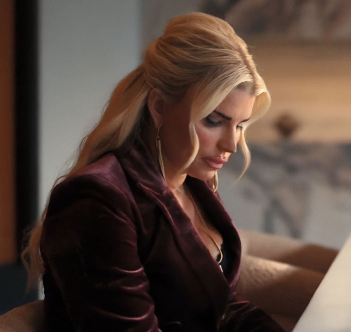 Jessica Simpson sitting indoors with styled blonde hair, showcasing her appearance after botched plastic surgery for acting role. Jessica Simpson sitting indoors with styled blonde hair, showcasing her appearance after botched plastic surgery for acting role.