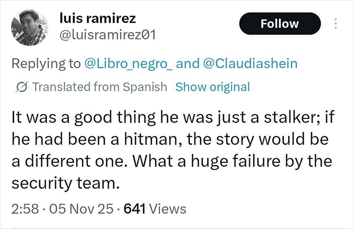 Tweet discussing security failure after a man kisses and fondles Mexican president while she speaks to crowd. Tweet discussing security failure after a man kisses and fondles Mexican president while she speaks to crowd.