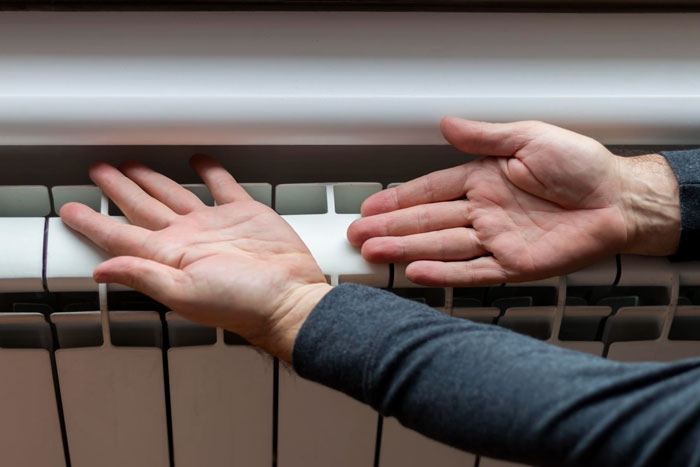 MIL Complains Couple's House Is Too Cold For Newborn, Stubborn DIL Gets Reality Check From Netizens MIL Complains Couple's House Is Too Cold For Newborn, Stubborn DIL Gets Reality Check From Netizens