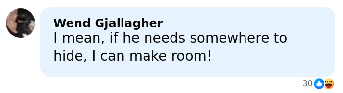 Man’s mugshot showing him smiling in handcuffs after rear-ending police officer, becoming viral sensation like Brad Pitt. Man’s mugshot showing him smiling in handcuffs after rear-ending police officer, becoming viral sensation like Brad Pitt.