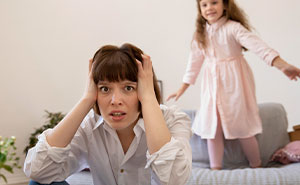 Gentle Parent Lets Her Kids Do Whatever They Want, Sis Kicks Them Out Without A Second Thought