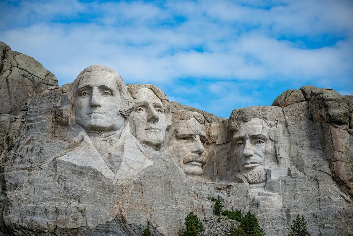 Mount Rushmore National Memorial sculpture featuring four US presidents, a spectacular sculpture destination for travel enthusiasts.