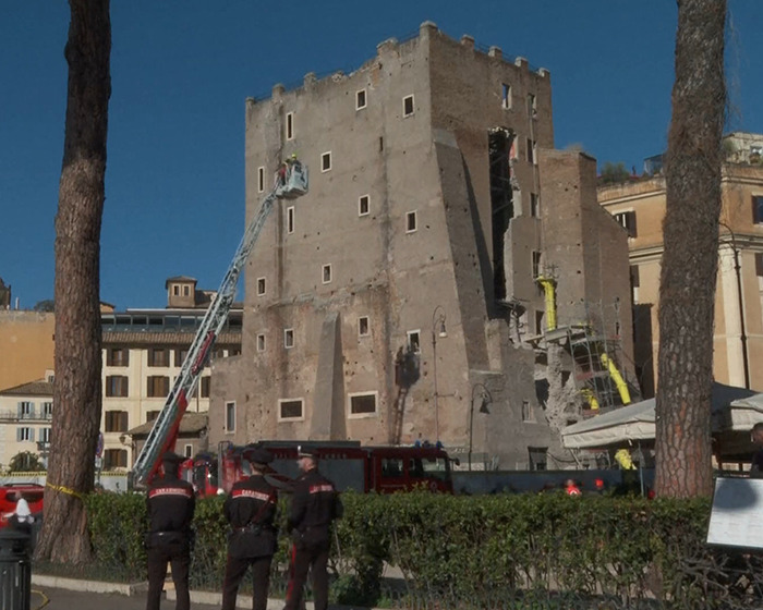 Famous Rome Tower Partially Collapses Onto People Below, Video Captures Terrifying Moment Famous Rome Tower Partially Collapses Onto People Below, Video Captures Terrifying Moment