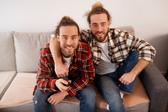 Guy Sends His Twin Bro To In-Laws' Family Gathering In Order To Prove They Don't Care About Him Guy Sends His Twin Bro To In-Laws' Family Gathering In Order To Prove They Don't Care About Him