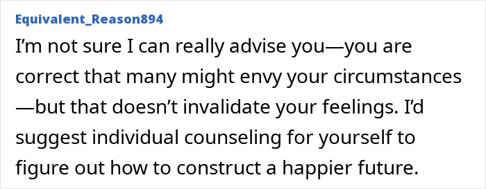 Text post discussing a man prioritizing work over family while his wife knows and wants to stay.