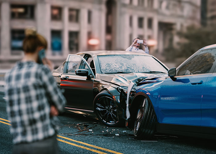 Guy Can’t Believe Girlfriend Takes Care Of Baby And Dogs During A Car Crash And Leaves Him Alone