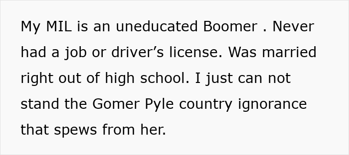 Texto em fundo branco liso descrevendo a frustração com uma sogra expressando ignorância e falta de educação.