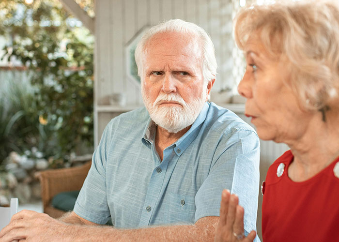 Guy Leaves Christmas Dinner Over Uncle's Jokes, Mom Furious He "Embarrassed Her"