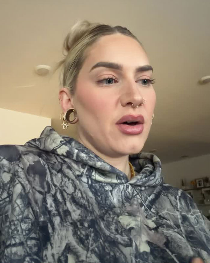 Woman sharing her story about being punished by a man for not switching seats on a flight, internet divided.