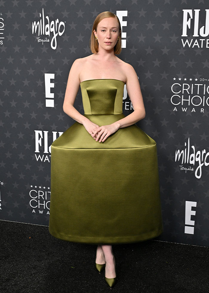 Woman wearing an oversized structured olive green dress at an awards event, showcasing celebrity fashion disasters from 2025.