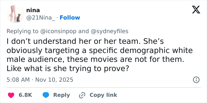 Tweet criticizing Sydney Sweeney’s target audience sparks heated reactions in Sydney Sweeney and Lindsay Lohan comparison debate. Tweet criticizing Sydney Sweeney’s target audience sparks heated reactions in Sydney Sweeney and Lindsay Lohan comparison debate.