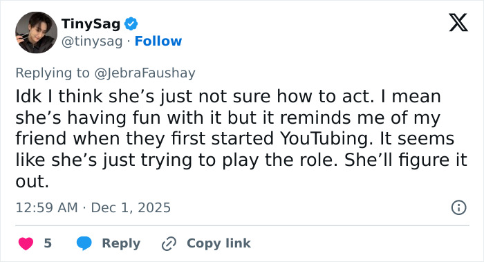 Twitter reply criticizing Apple Martin’s self-portrait modeling campaign, calling her an insufferable nepo-baby.