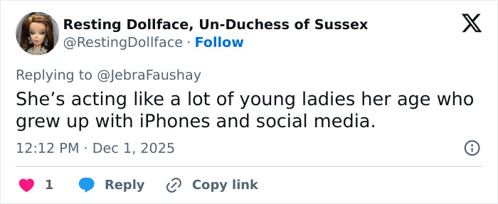 Tweet criticizing Apple Martin as an insufferable nepo-baby, mentioning iPhones and social media upbringing.