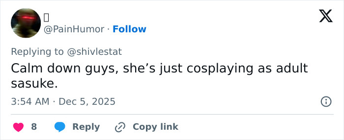 Tweet screenshot mentioning cosplay and discussing a bizarre detail noticed after Rebel Wilson shares photo with Ariana Grande. Tweet screenshot mentioning cosplay and discussing a bizarre detail noticed after Rebel Wilson shares photo with Ariana Grande.