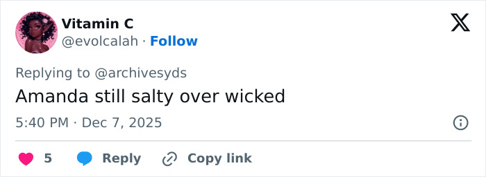 Tweet about Sydney Sweeney and Amanda Seyfried sparking debate over media bias and racial double standards. Tweet about Sydney Sweeney and Amanda Seyfried sparking debate over media bias and racial double standards.