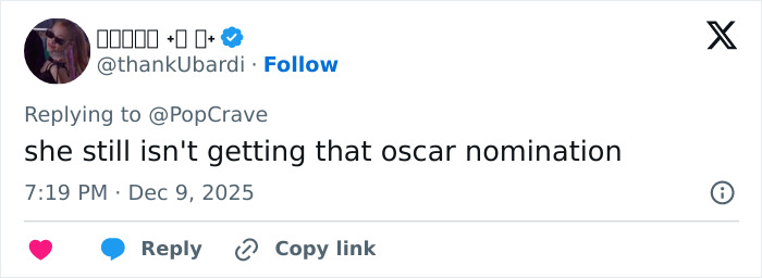 Sydney Sweeney posing for Sports Illustrated cover, fans noticing an odd detail sparking online discussion. Sydney Sweeney posing for Sports Illustrated cover, fans noticing an odd detail sparking online discussion.