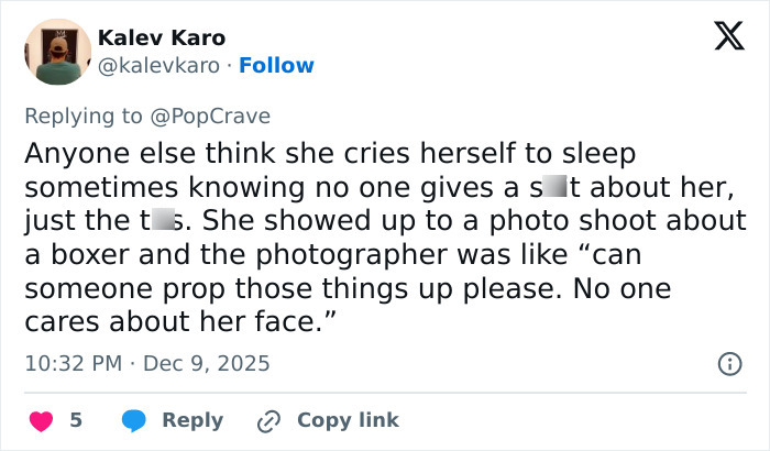 Screenshot of a social media comment discussing an odd detail noticed by Sydney Sweeney fans on a Sports Illustrated cover. Screenshot of a social media comment discussing an odd detail noticed by Sydney Sweeney fans on a Sports Illustrated cover.