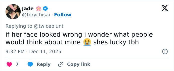 Tweet discussing Emily Blunt's look and sparking plastic surgery rumors after podcast appearance. Tweet discussing Emily Blunt's look and sparking plastic surgery rumors after podcast appearance.