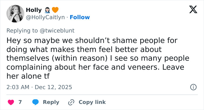 Tweet discussing reactions to Emily Blunt's appearance, addressing plastic surgery rumors and opinions about her face and veneers. Tweet discussing reactions to Emily Blunt's appearance, addressing plastic surgery rumors and opinions about her face and veneers.