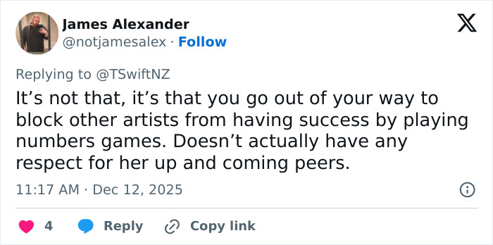 "Morphing Into Kanye": Taylor Swift Accused Of "Success Narcissism" By Angry Fans "Morphing Into Kanye": Taylor Swift Accused Of "Success Narcissism" By Angry Fans