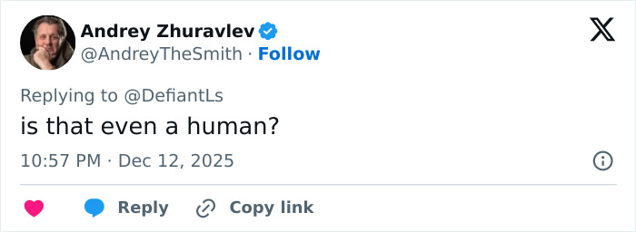 Screenshot of a Twitter reply commenting on Cynthia Erivo's oddly large hands, sparking debate online. Screenshot of a Twitter reply commenting on Cynthia Erivo's oddly large hands, sparking debate online.