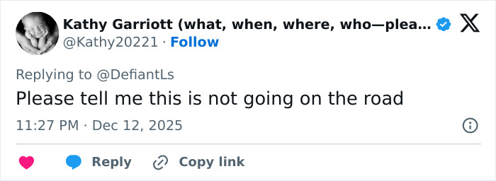 Tweet from Kathy Garriott expressing concern about something happening on the road, discussing Cynthia Erivo's oddly large hands. Tweet from Kathy Garriott expressing concern about something happening on the road, discussing Cynthia Erivo's oddly large hands.
