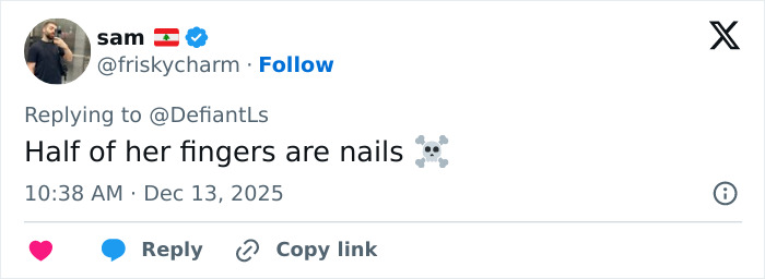 Screenshot of a tweet discussing Cynthia Erivo's oddly large hands sparking debate on her appearance. Screenshot of a tweet discussing Cynthia Erivo's oddly large hands sparking debate on her appearance.