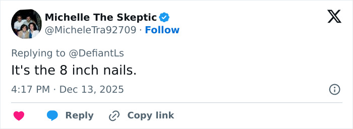 Tweet discussing Cynthia Erivo's oddly large hands and the debate surrounding her hand appearance and style choices. Tweet discussing Cynthia Erivo's oddly large hands and the debate surrounding her hand appearance and style choices.